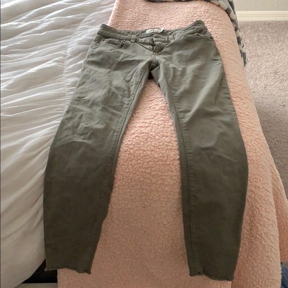 Vineyard Vines Denim - Vineyard Vines Olive Jeans. Short.